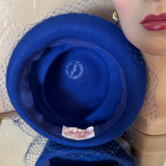 BEAUTIFUL ROYAL BLUE 1960S' FELT "BUCKET " HAT + PURPLE SATIN BAND + BLUE VEIL - Picture 9 of 11